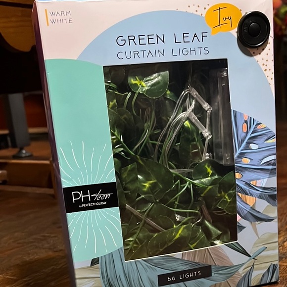 Other - Green Leaf Curtain Lights - Warm White